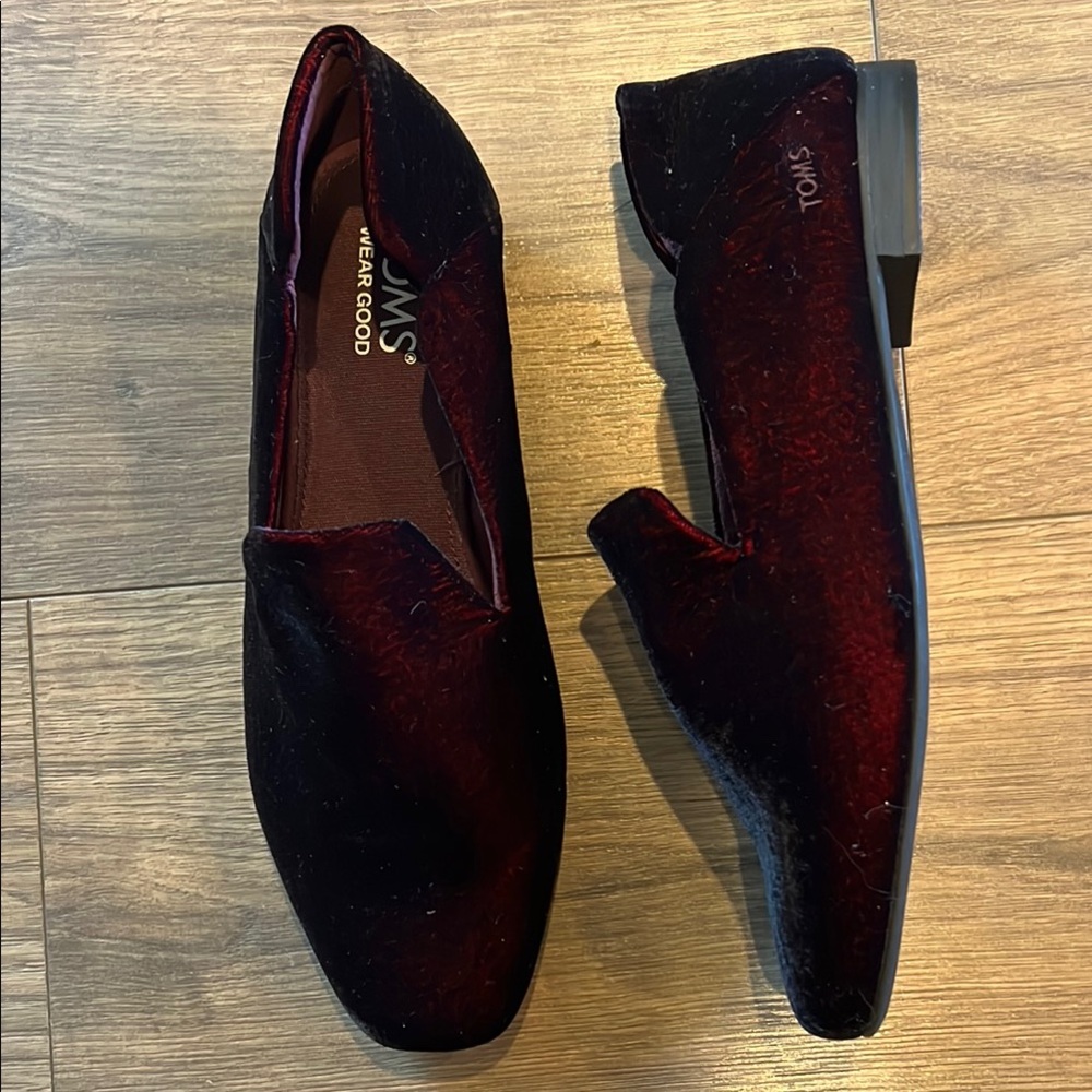 *NEW* Toms Maroon Velvet Slip-On Loafers Shoe Size 6